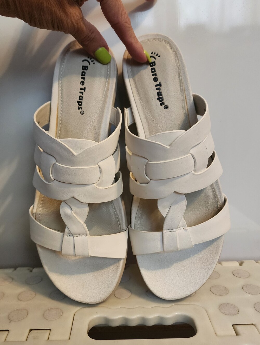 SZ 7 BARE TRAPS ANNABELLE SLIDES SANDALS.